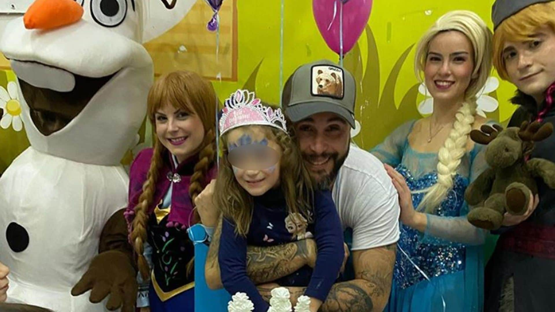 Ana Rivera, una pequeña princesa bailando en su cumpleaños con Elsa (de 'Frozen')