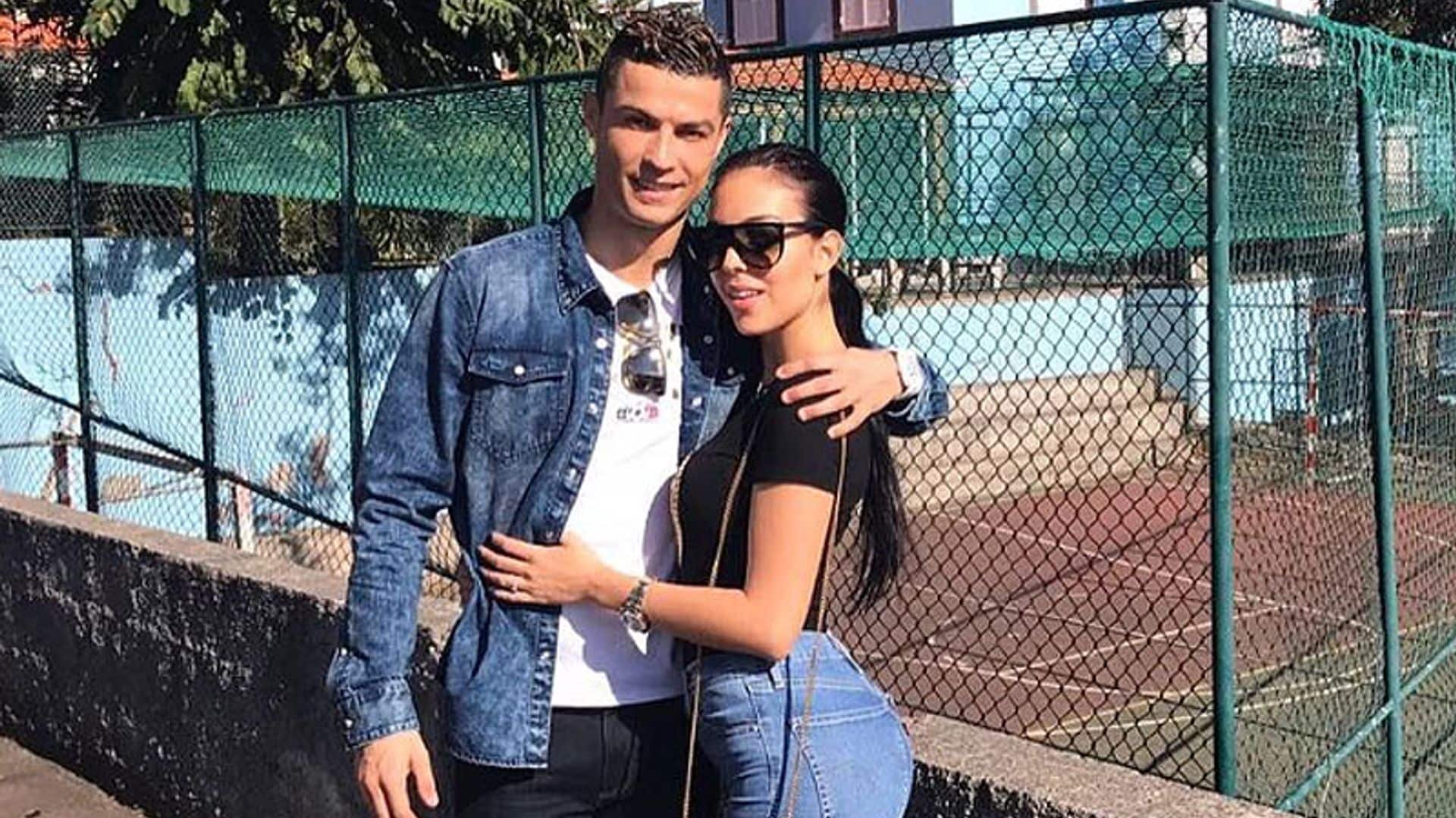 '¡Hola bebés!', el paseo de Cristiano Ronaldo y Georgina Rodríguez con los peques de la casa