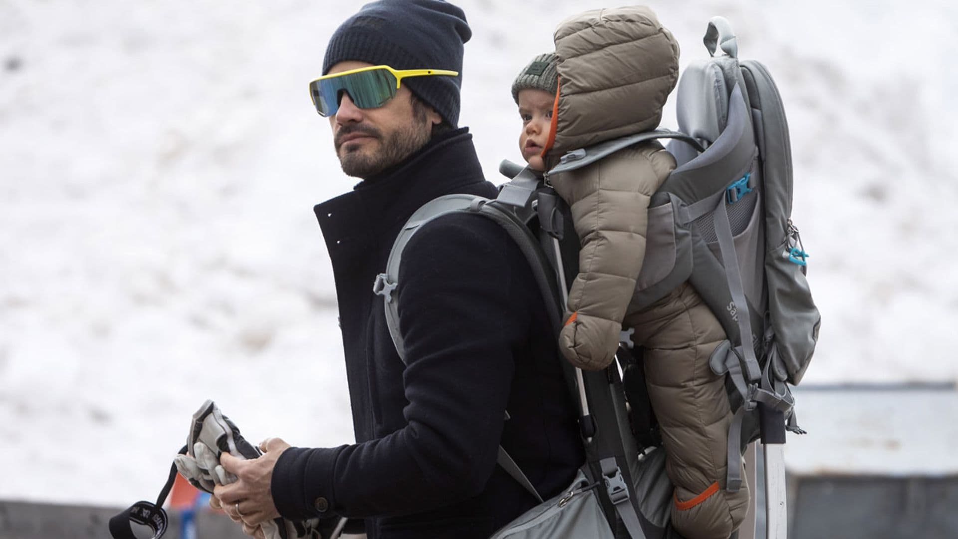 El primer viaje a la nieve de Julian de Suecia a punto de cumplir un año