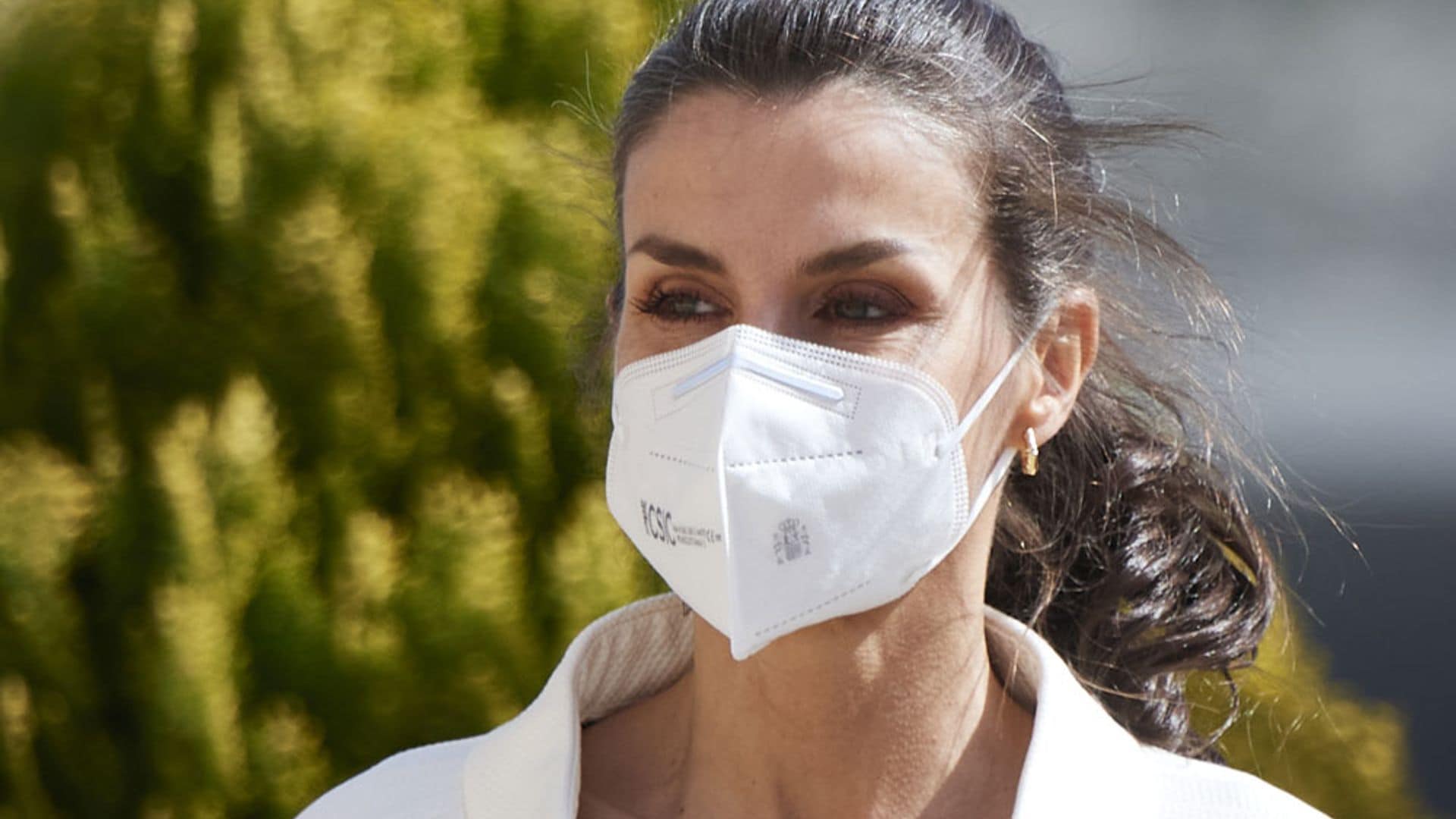 Protégete como doña Letizia con estos packs de mascarillas FFP2 fabricadas en España