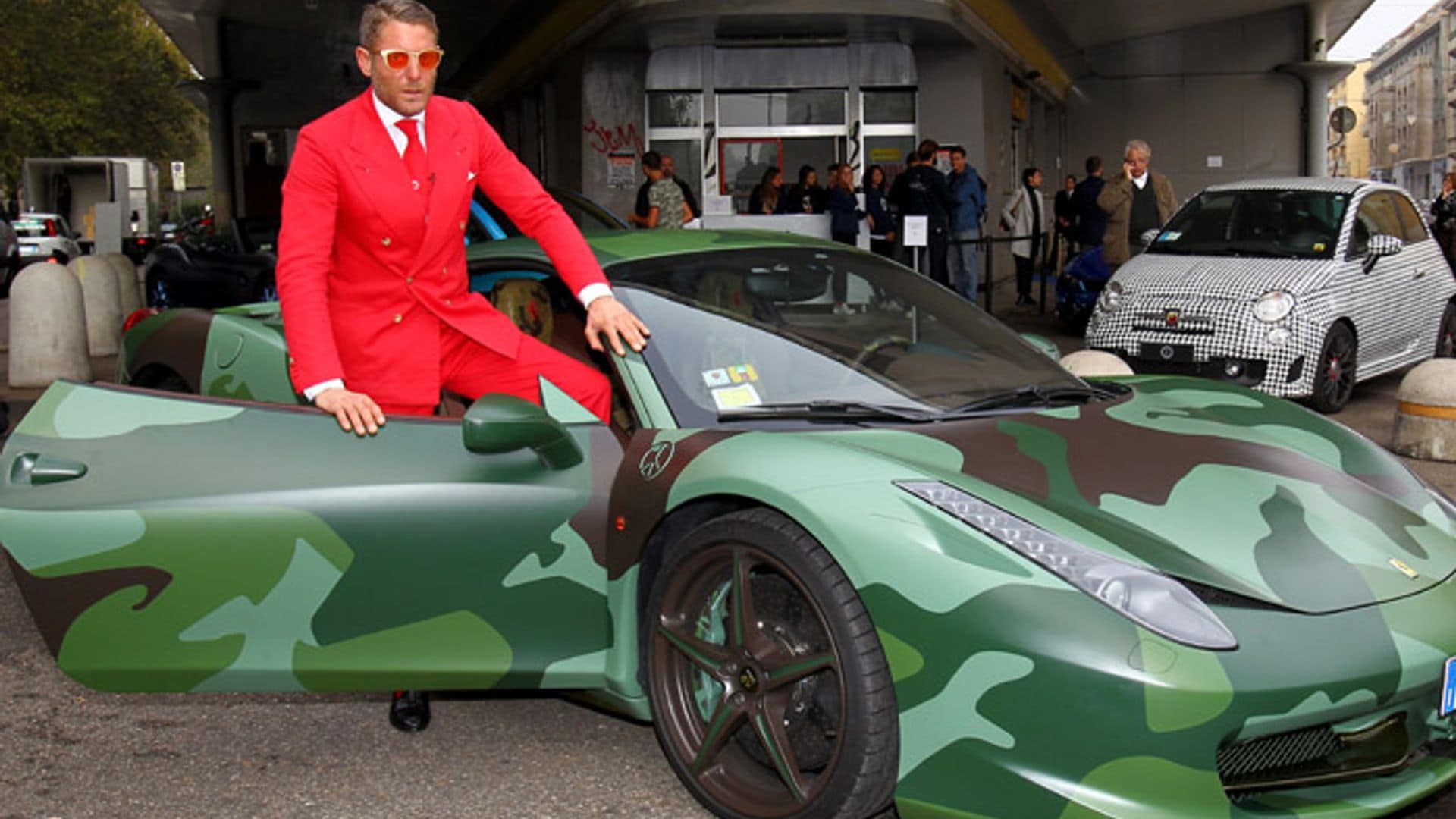 ¿Reconoces a la chica que posa para Lapo Elkann? HOLA.com la vio primero