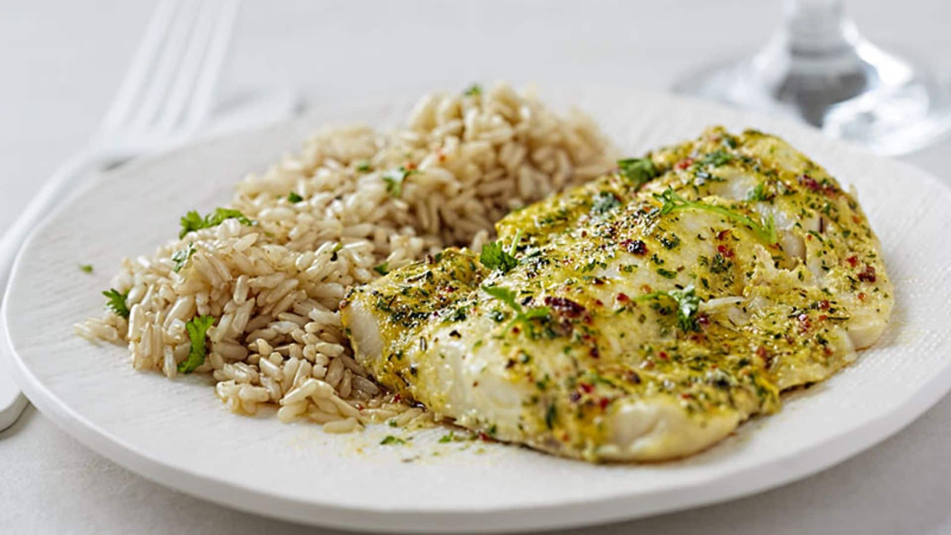 Lomo de bacalao asado con mantequilla de hierbas y arroz