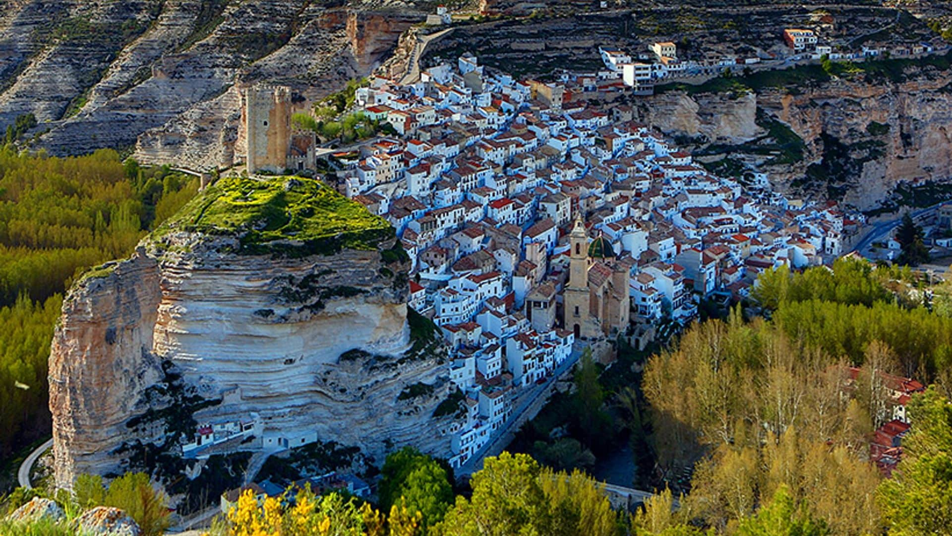 Alcalá de Júcar, un cañón, un castillo, cuevas y aventuras en el río