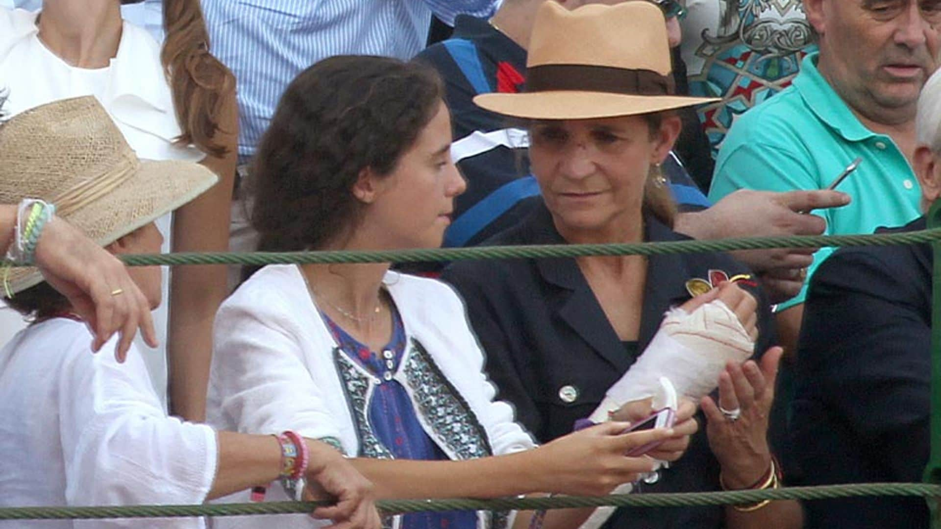 La infanta Elena reaparece tras su accidente de equitación en el homenaje al torero Víctor Barrio