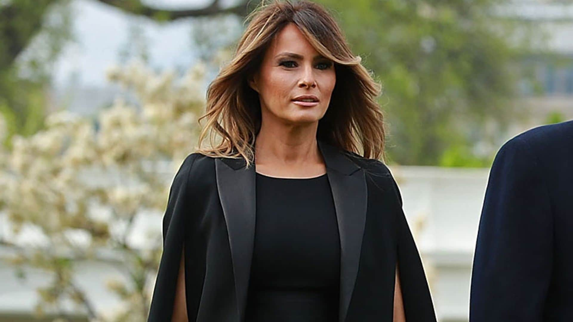 El vestido con capa, nueva conexión entre Melania Trump y la realeza