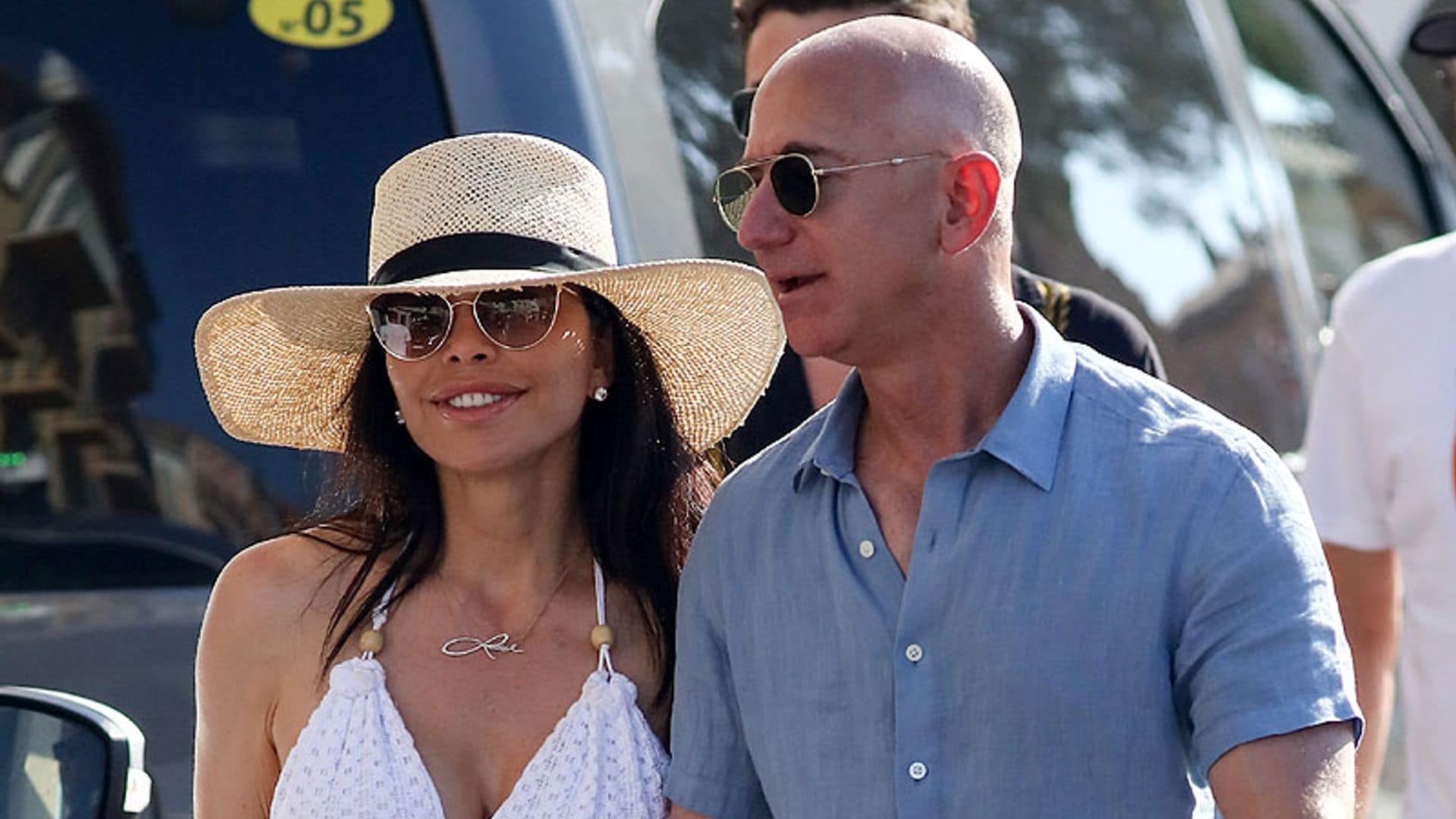 Jeff Bezos surca las aguas de Mallorca con su novia y su grupo de amigos