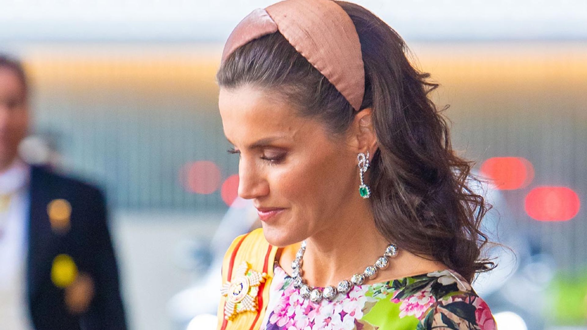 ¿Adivinas quién ha 'copiado' este 'look' de la reina Letizia?