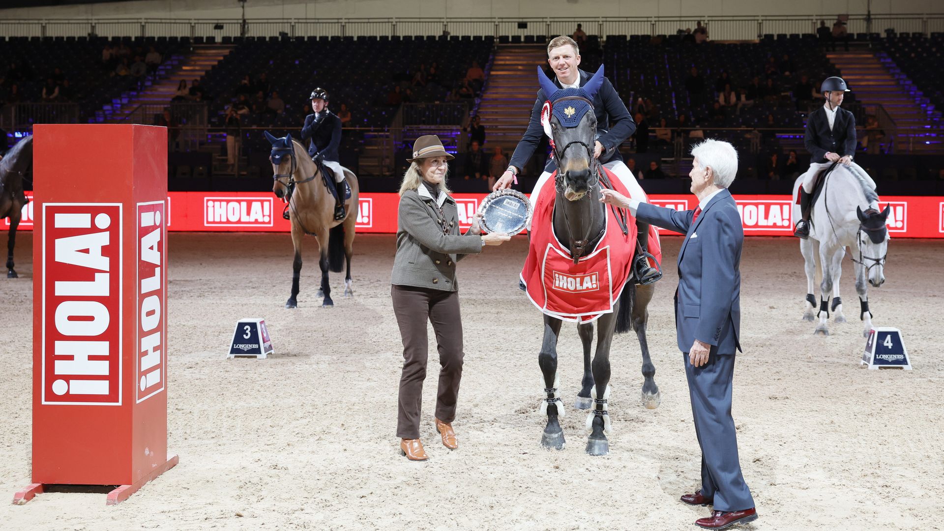 La infanta Elena entrega el Trofeo ¡HOLA! en la Madrid Horse Week