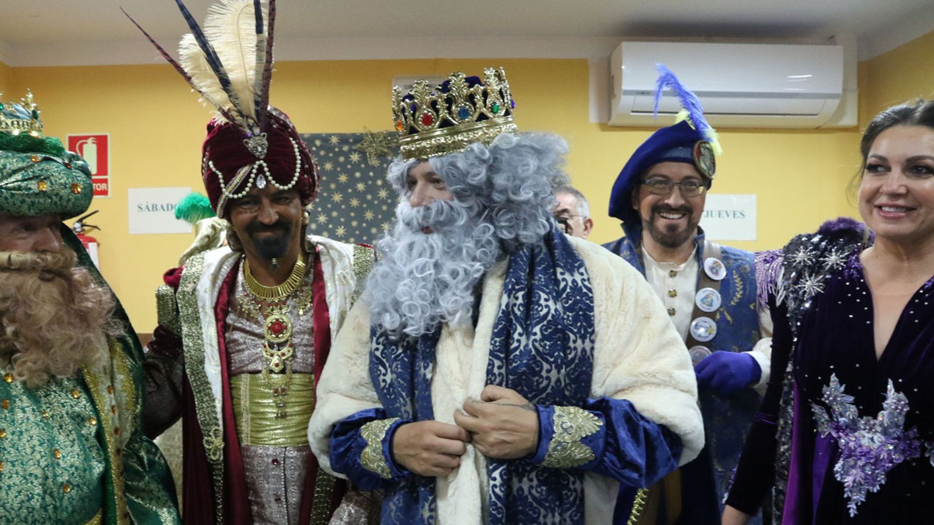 ¿Quién se esconde tras la barba del rey Mechor? Es cantante, tiene el 'corazón partío' y ha revolucionado Cádiz con su visita