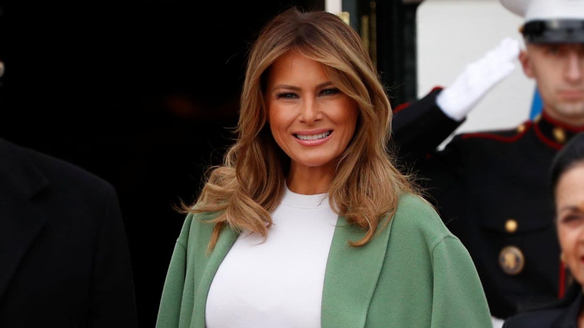 Melania Trump estrena la falda lápiz de serpiente destinada a la Reina