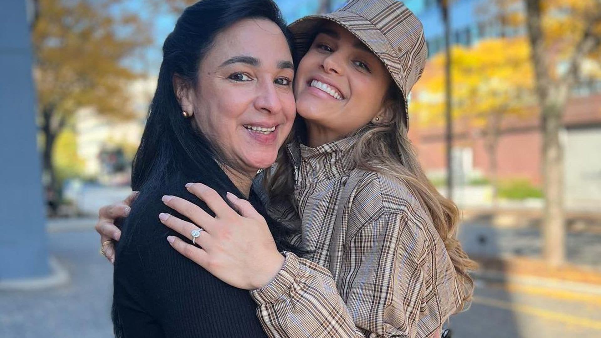 Clarissa Molina viajó a Nueva York para medirse su vestido de novia y su mamá estuvo con ella