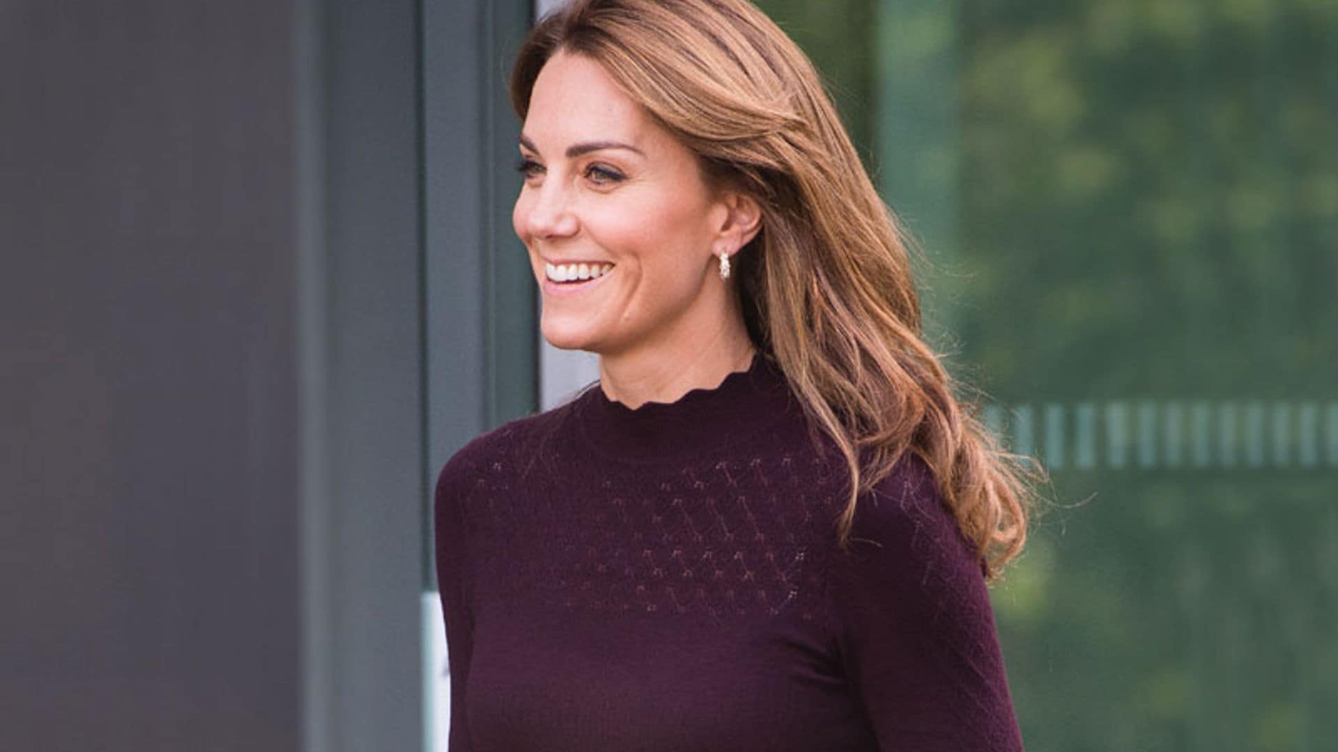 Kate se supera con nuevos pantalones de efecto 'fit' y bolso 'mini' para su imagen más otoñal