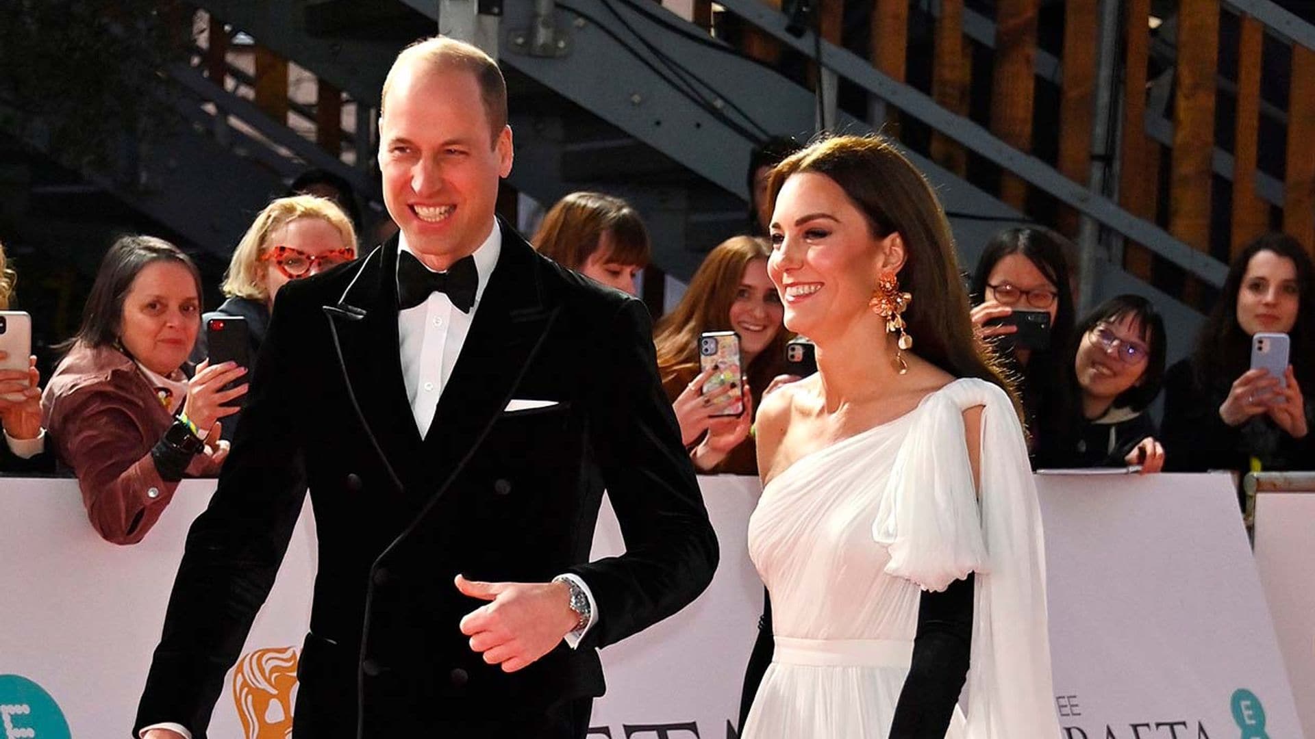 Kate Middleton regresa a los BAFTA con un vestido de inspiración nupcial y pendientes de Zara