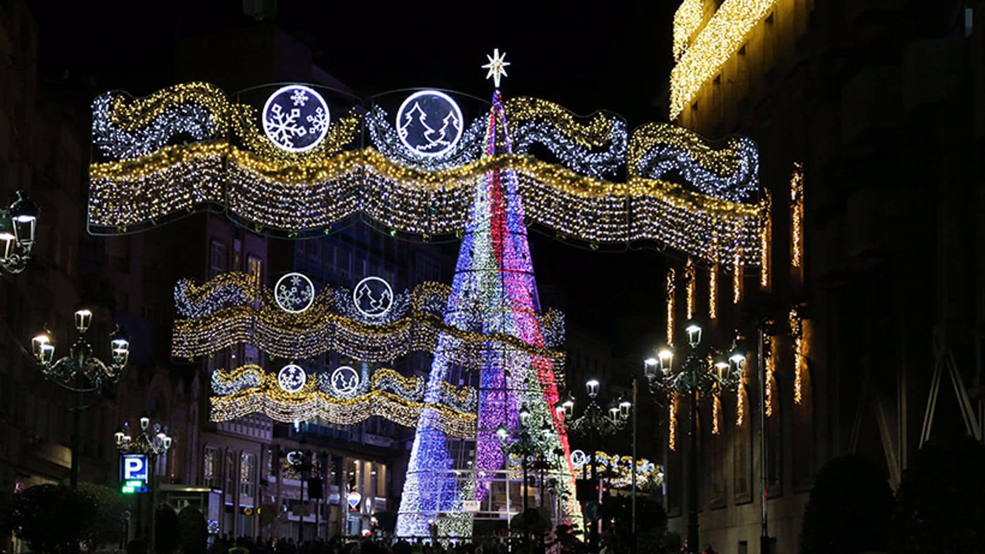 Vigo ya está iluminado por la Navidad