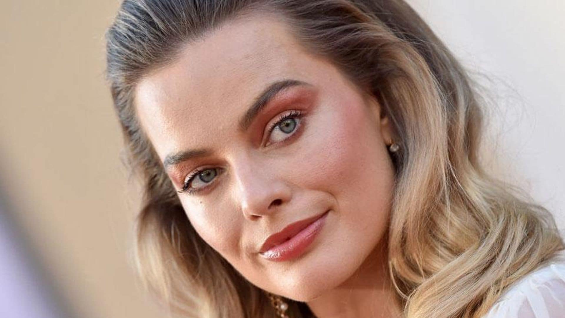 Maquillaje monocromático, la tendencia con la que Margot Robbie deslumbró