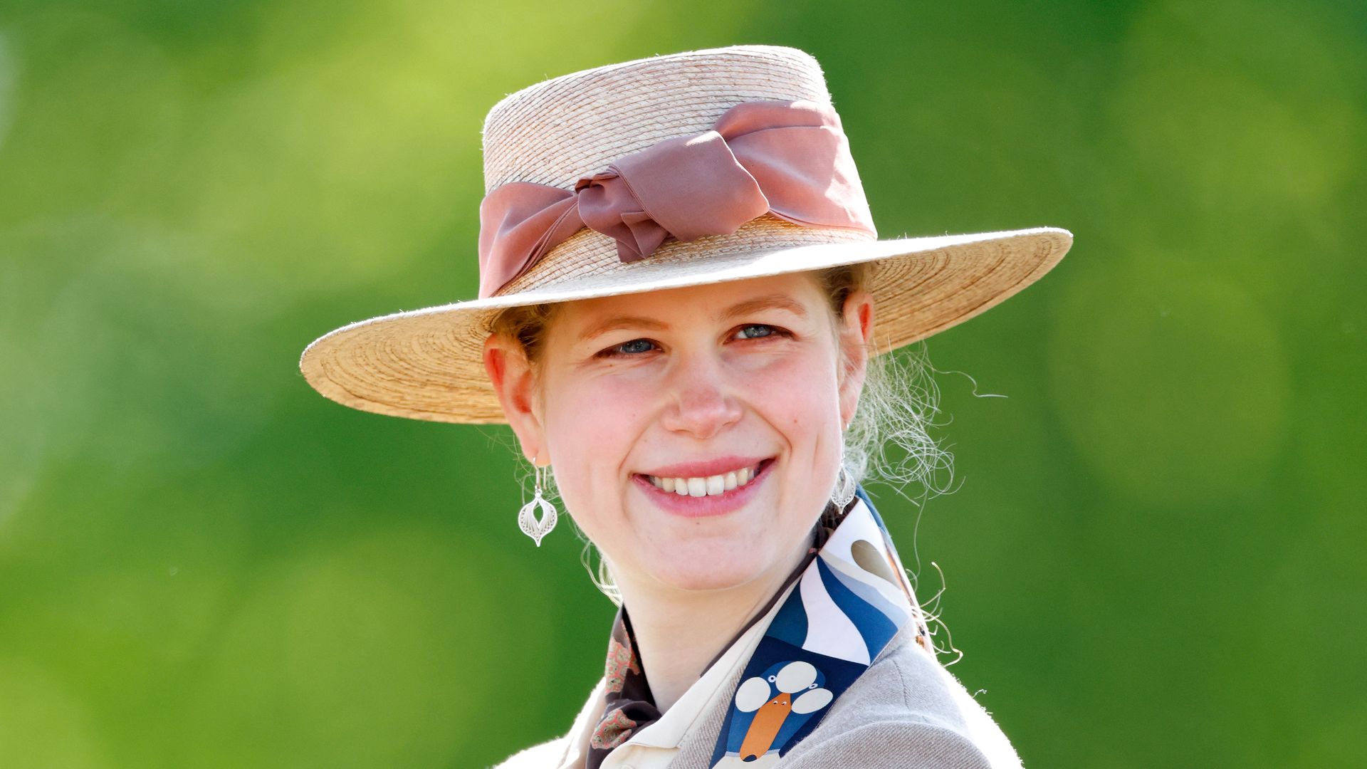 Lady Louise Windsor se enfunda el uniforme militar para seguir los pasos de su abuela Isabel II