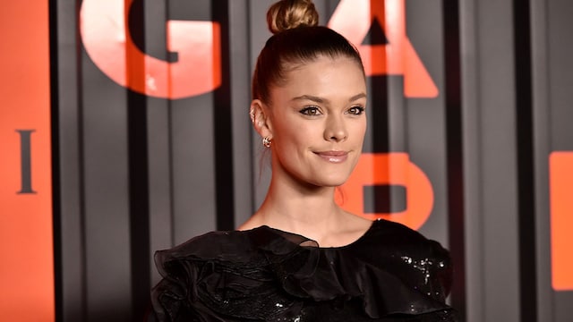 nina agdal deportivas blancas veja meghan markle