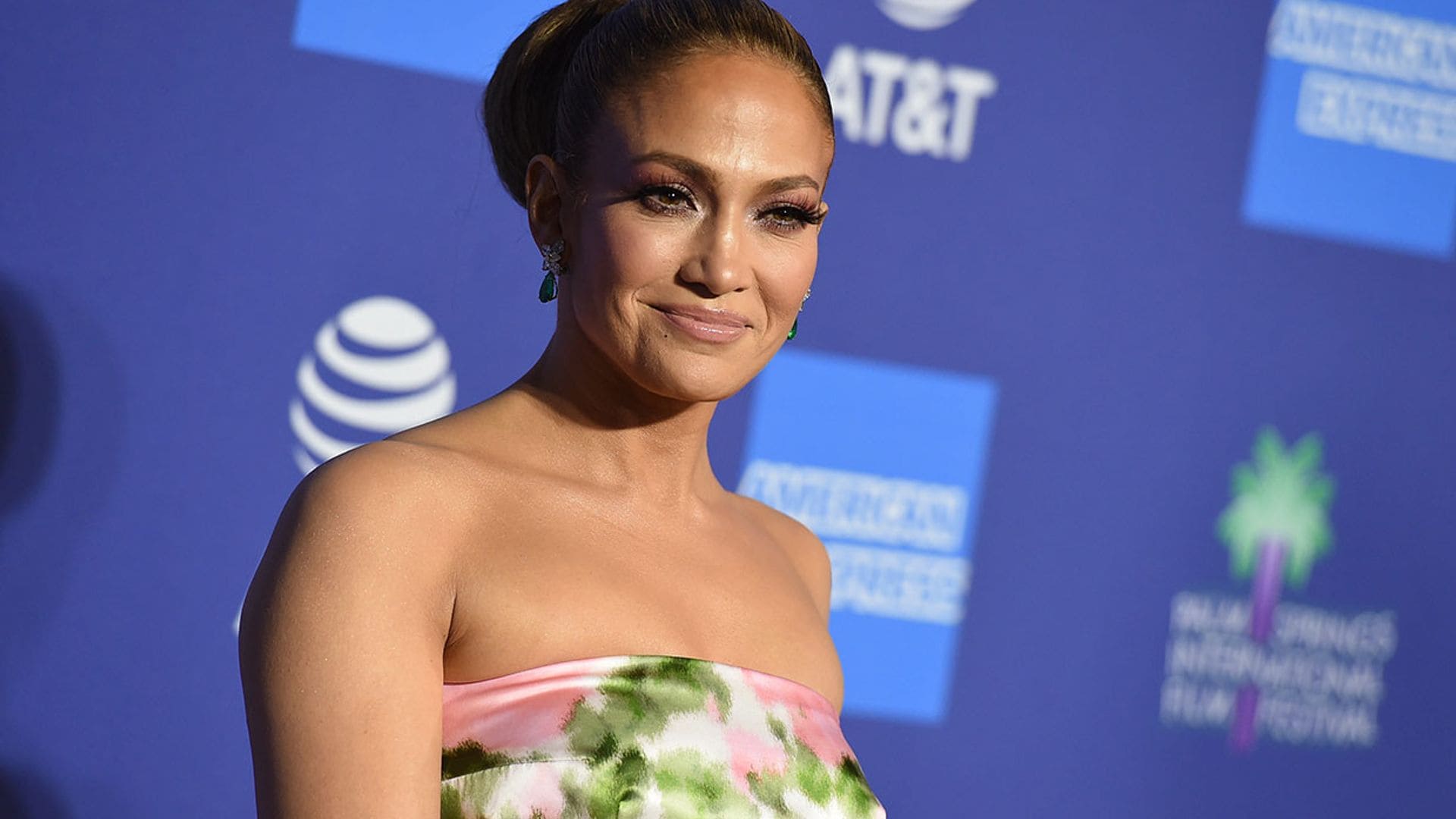Jennifer Lopez recibe, emocionada y eufórica, su último premio