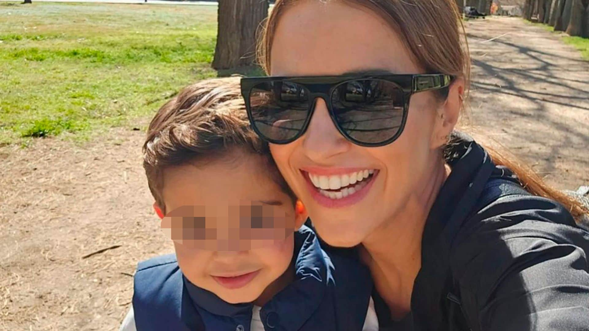 Paula Echevarría muestra sus raíces y las tradiciones de su tierra a su hijo, Miki, junto a Miguel Torres