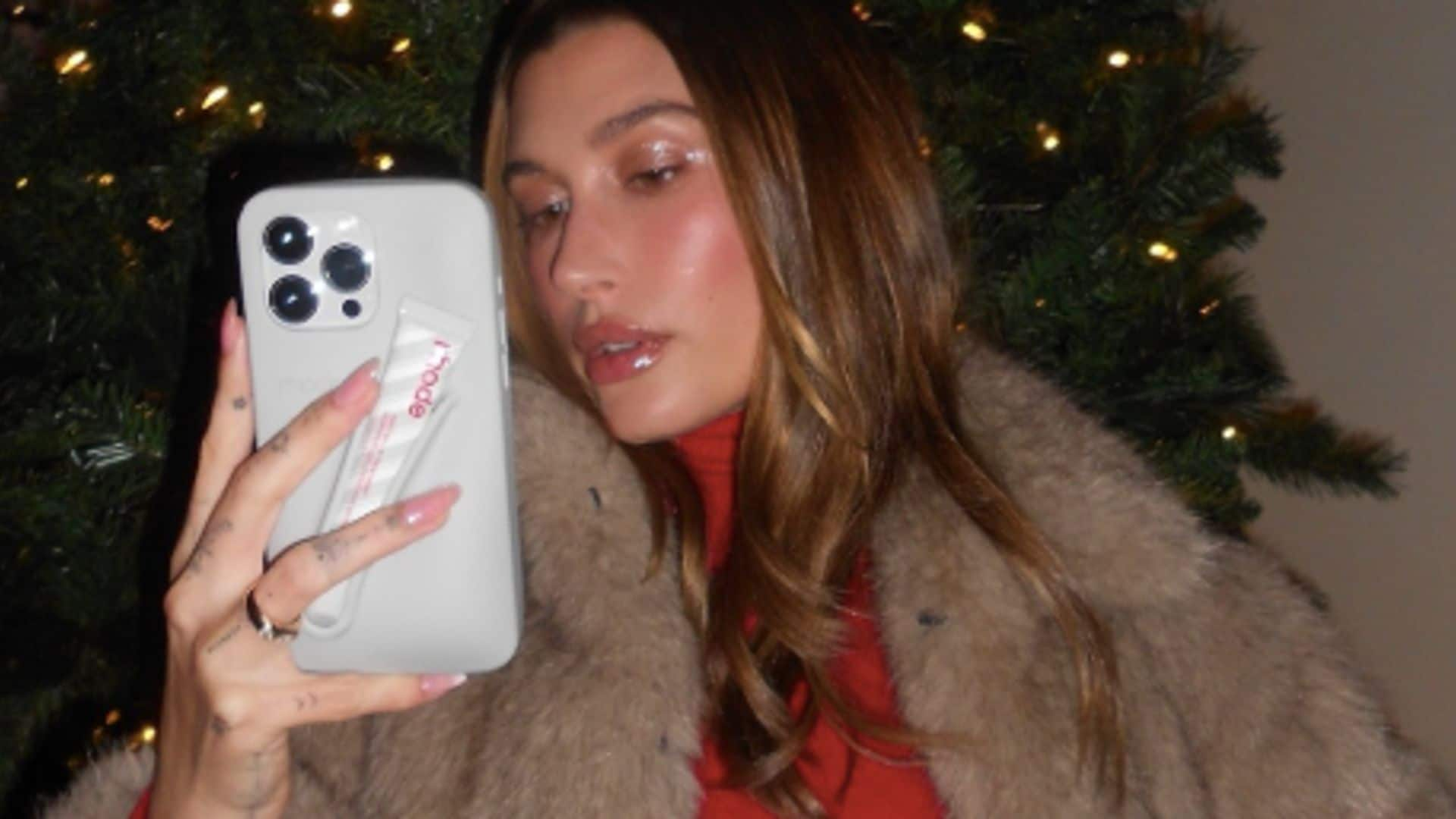 Las 'sugar cookie nails' de Hailey Bieber son perfectas para la temporada festiva