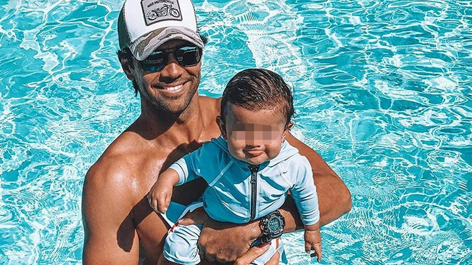 Ya llegó el verano para Ana Boyer y Fernando Verdasco: el pequeño Miguel, listo para la piscina