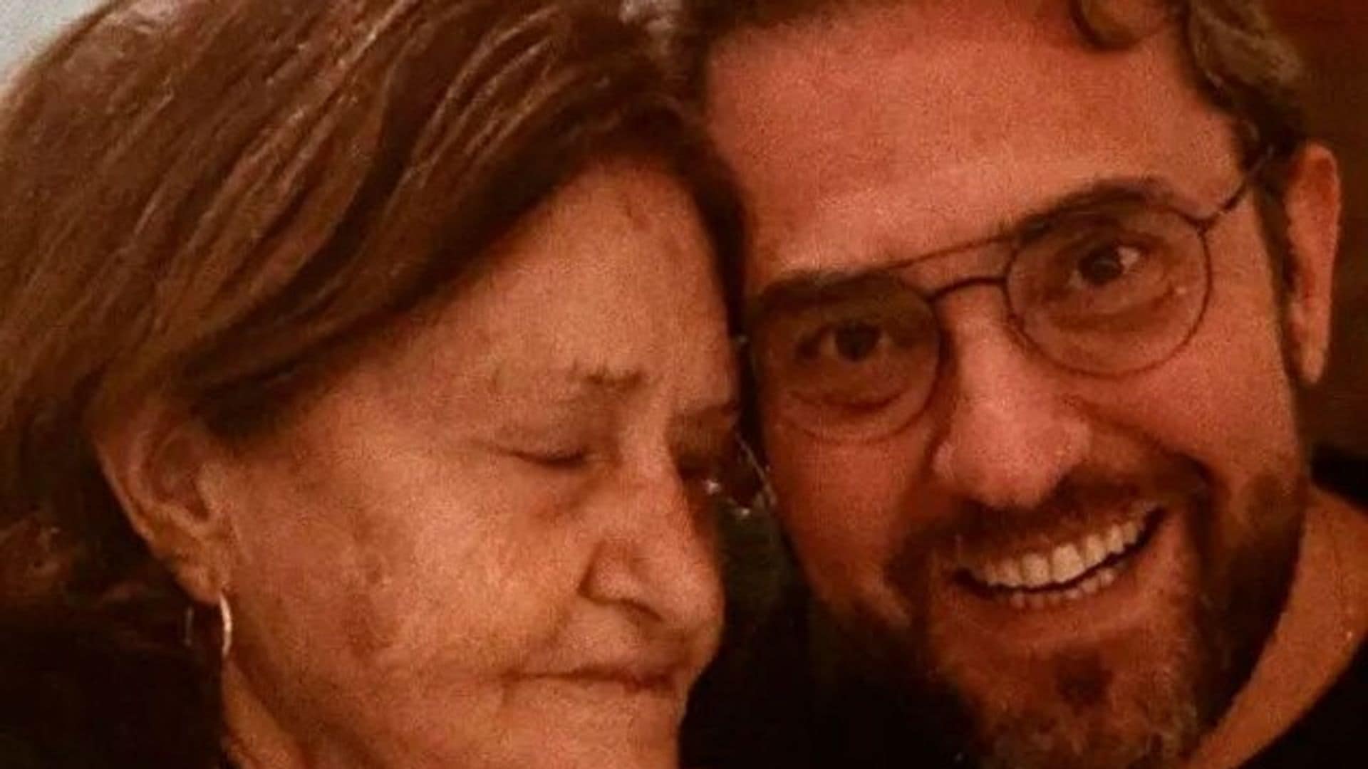 Máximo Huerta logra por fin comunicarse con su familia tras estar incomunicado tres días junto a su madre por la DANA