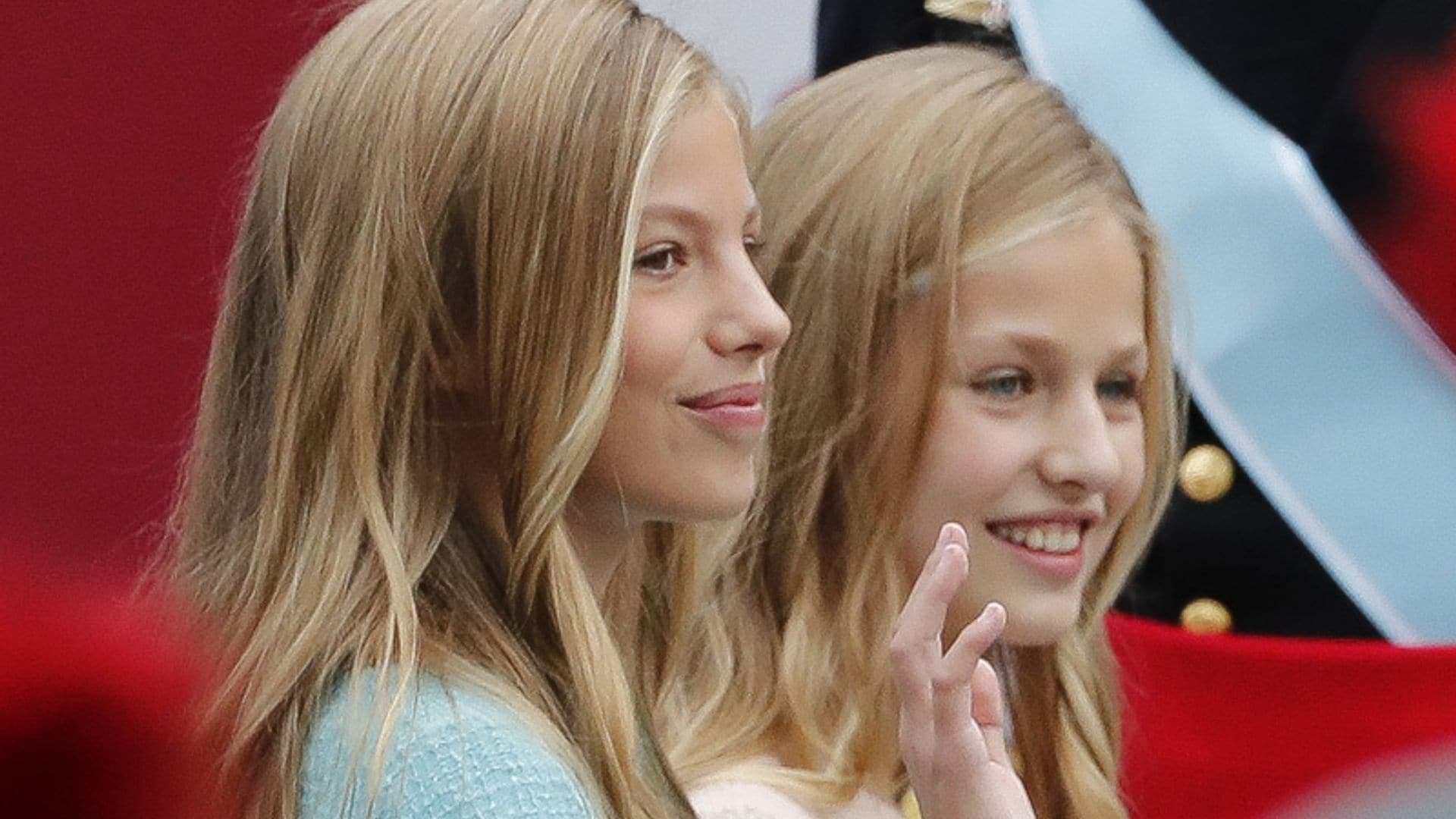 Leonor y Sofía, de nuevo cómplices con sus vestidos aunque sorprenden con el cambio de imagen