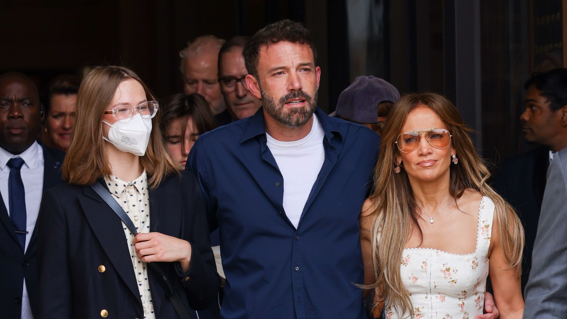 ¿Violet Affleck está siguiendo el estilo de JLo? Fue fotografiada con el mismo vestido que su madrastra