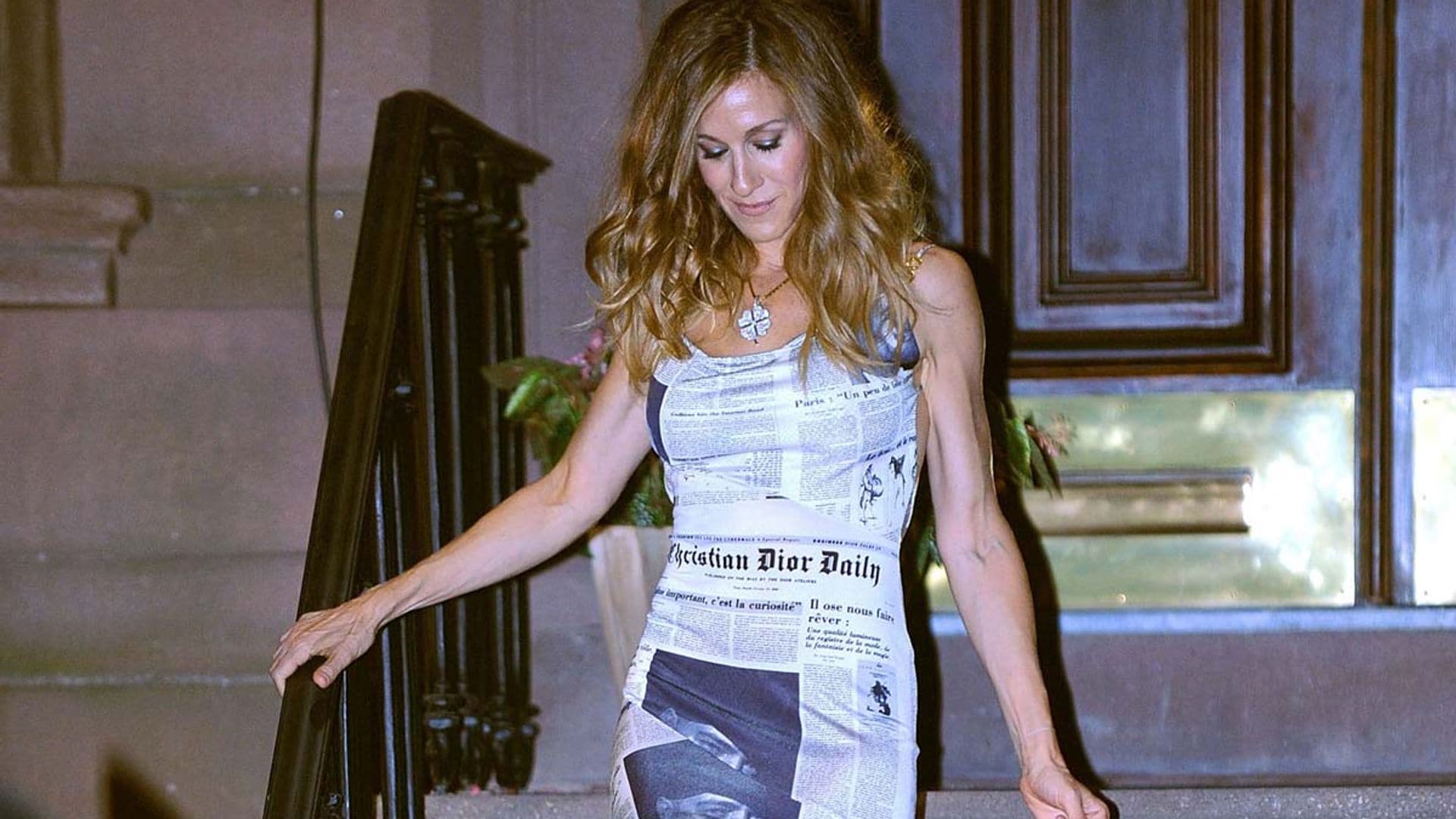 El vestido 'periódico' de Zara que ha conectado el armario de Carrie Bradshaw y Kim Kardashian
