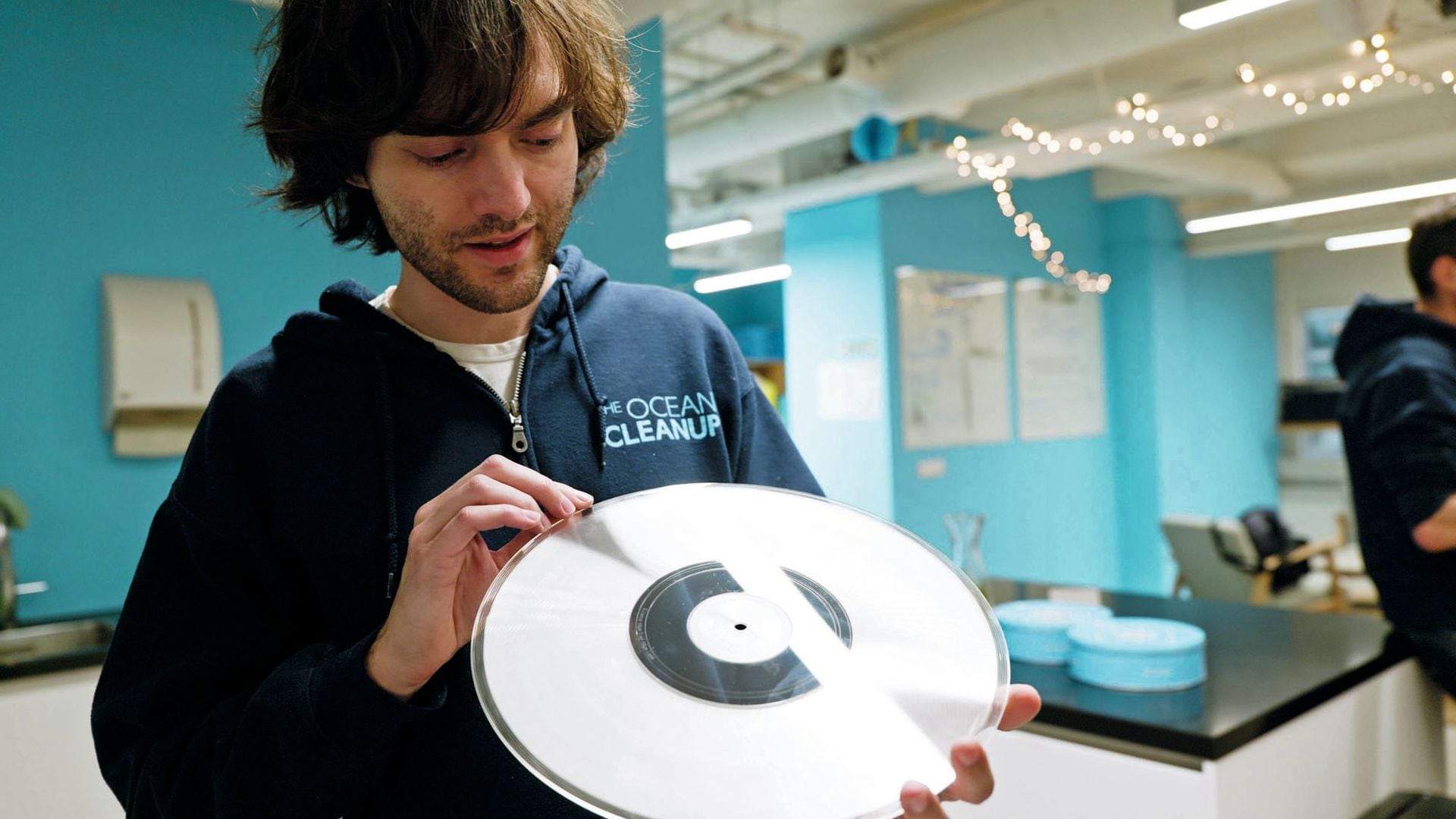 Coldplay lanza los primeros discos de vinilos hechos con plástico reciclado