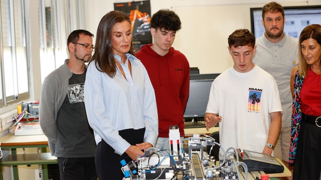 La reina Letizia en la apertura del curso de FP en Castro Urdiales el 18 de septiembre de 2024