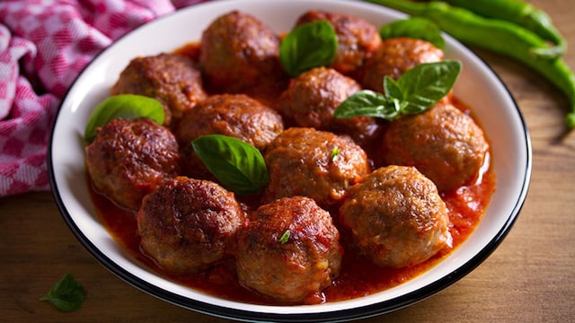 albondigas de cordero con salsa de tomate