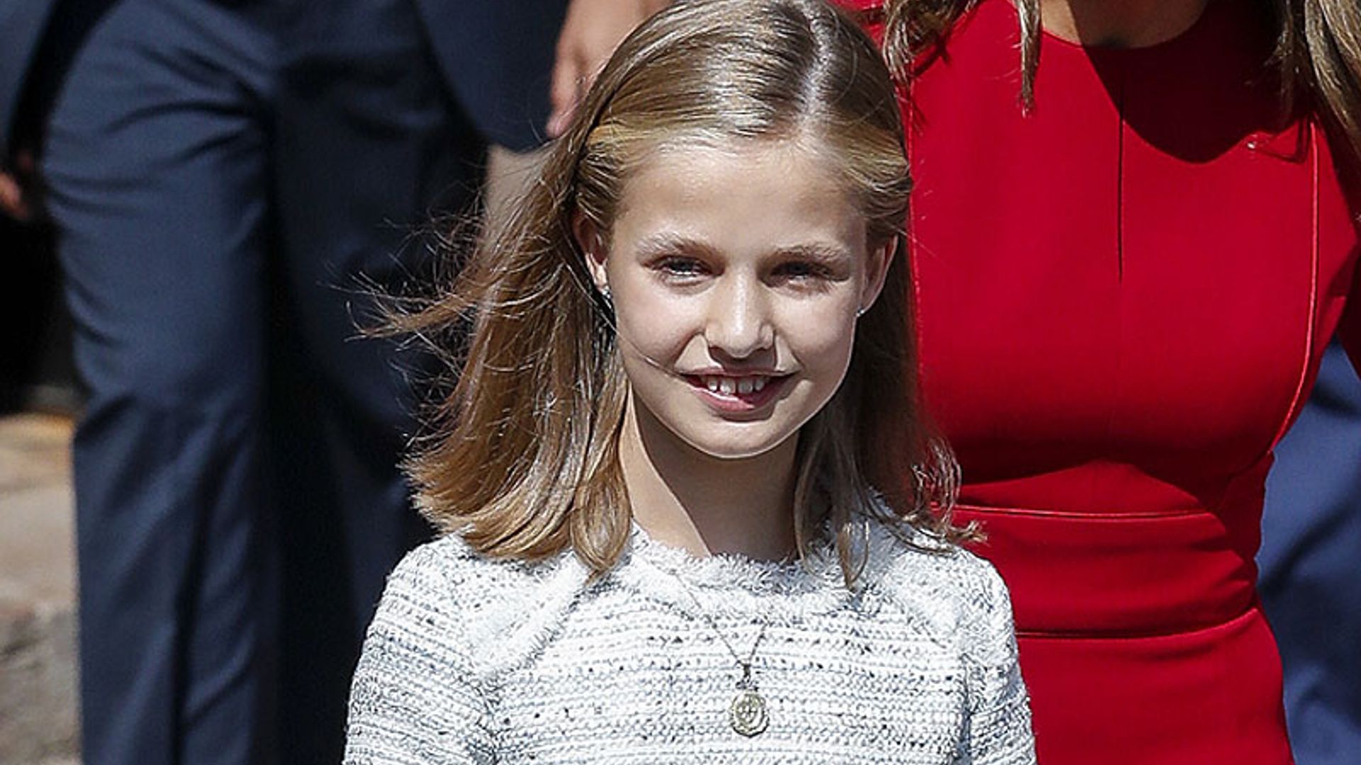 El significado de las medallas e insignia que han lucido la princesa Leonor y la infanta Sofía