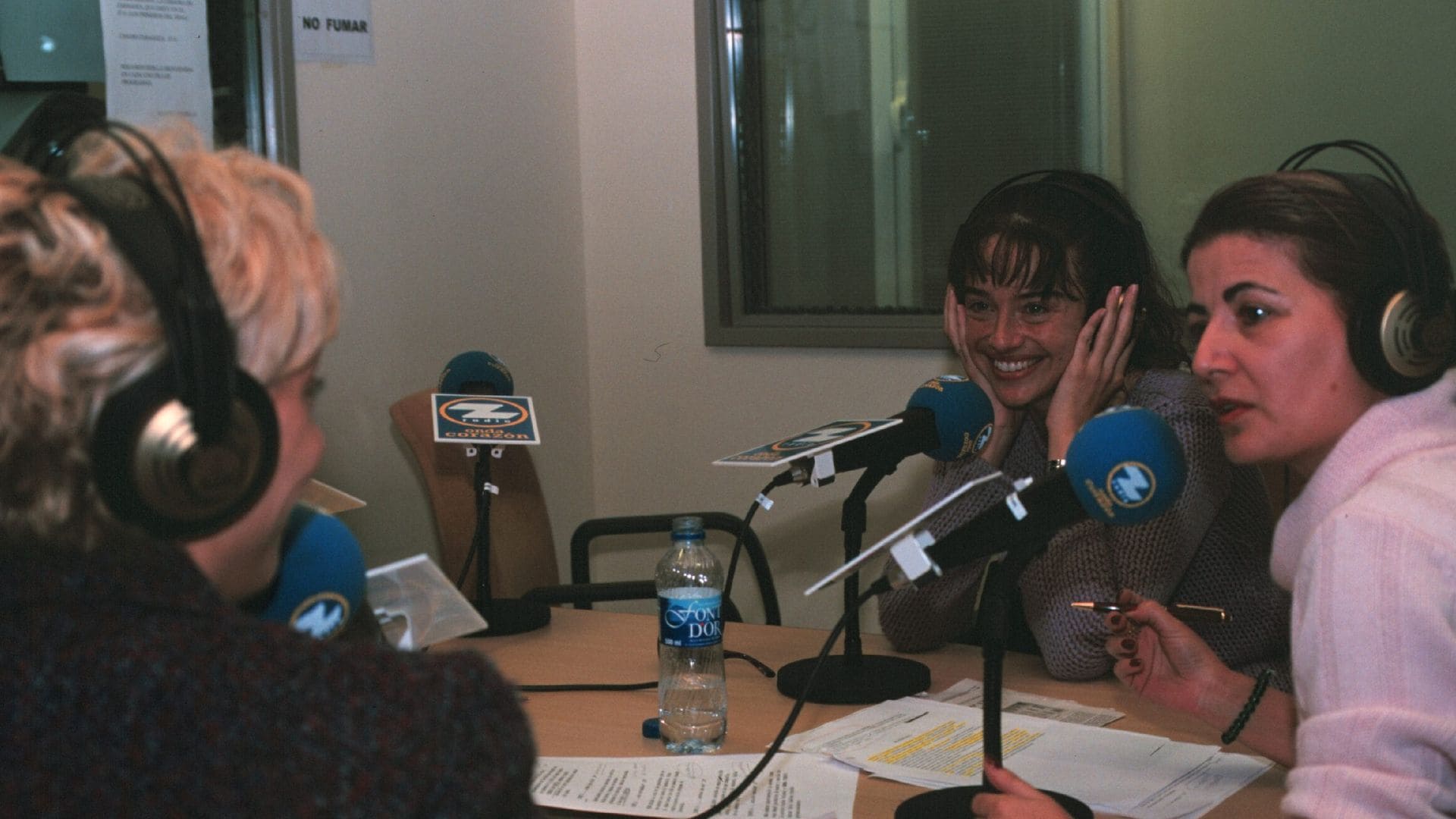 Consuelo Berlanga presentando La onda del corazón en Radio Zeta 
30/10/2000