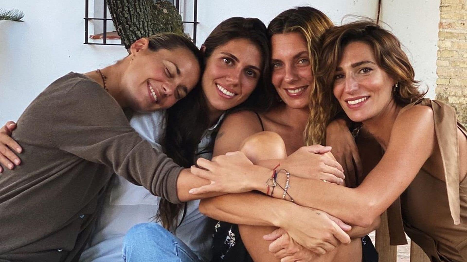 Las hermanas Domecq despiden juntas el verano: 'Todas para una y una para todas'