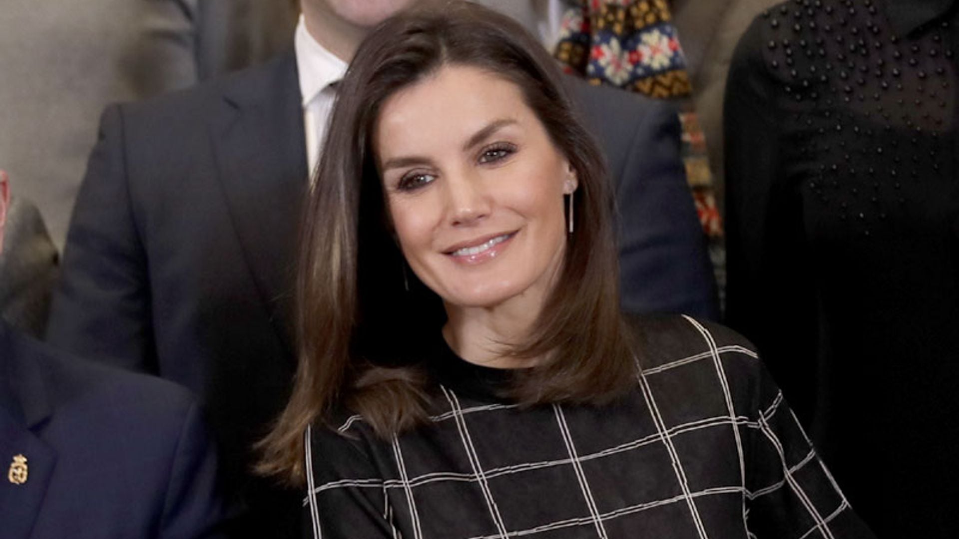 Doña Letizia, la Reina que compra básicos pensando en sus zapatos