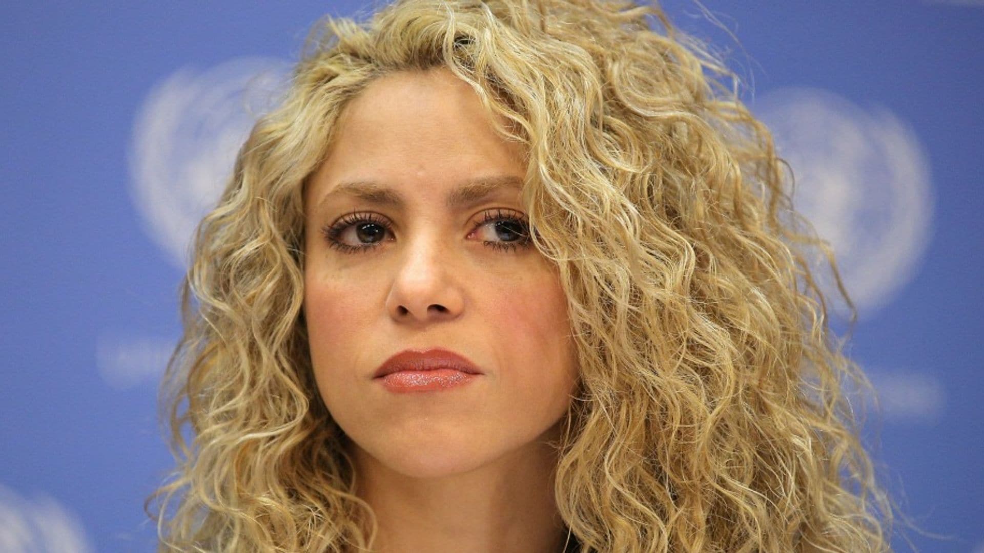 shakira mourns loss of fan