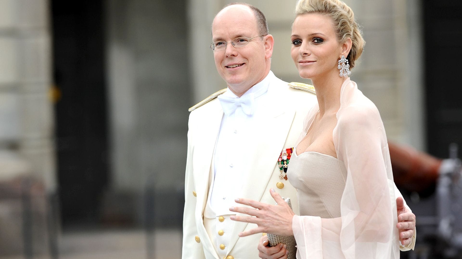 El de Charlene, Máxima y otros espectaculares looks que fascinaron en la boda de Victoria de Suecia