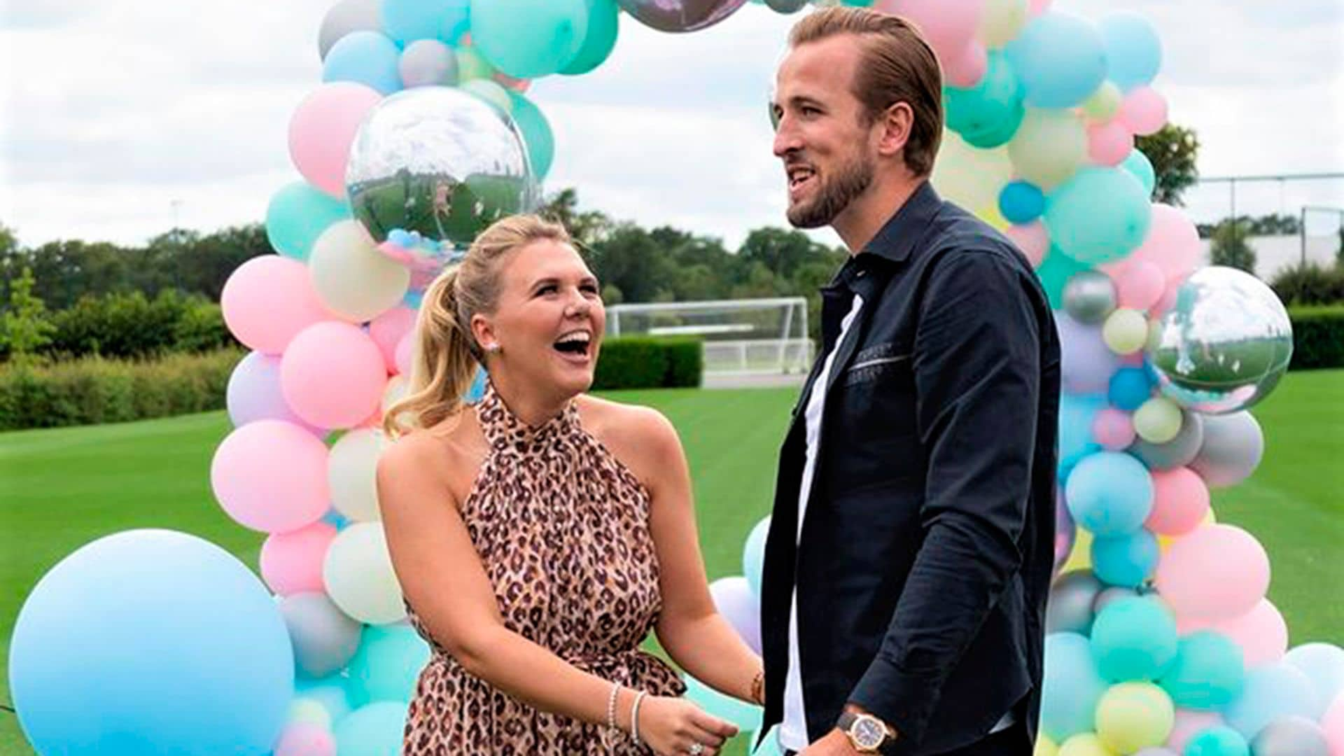 La increíble historia de amor del goleador inglés Harry Kane con su novia desde la adolescencia