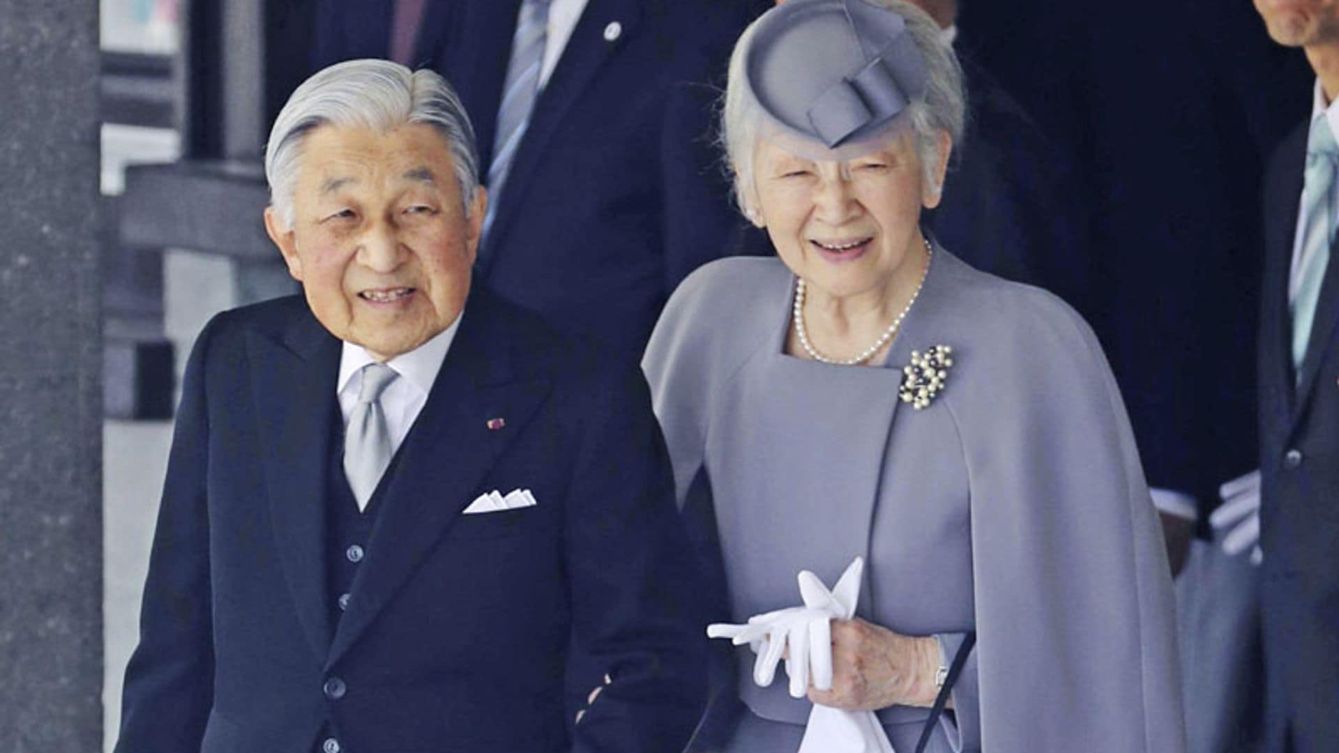 Comienzan los primeros rituales: Akihito de Japón informa a sus ancestros de su abdicación