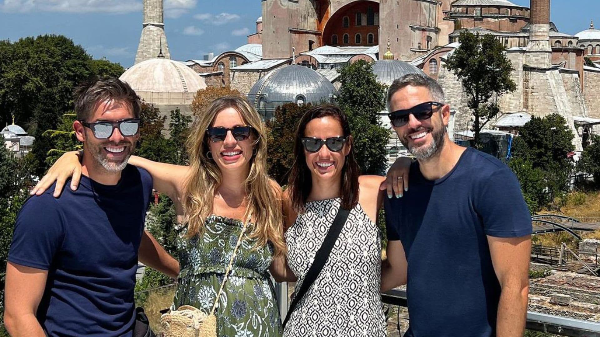 ¡Viaje de presentadores! Roberto Leal y José Yélamo se convierten en guías turísticos de sus chicas por Estambul