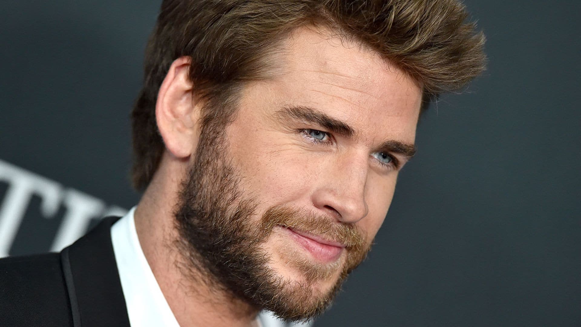 Liam Hemsworth, fotografiado de la mano de una misteriosa rubia, ¡descubre quién es ella!