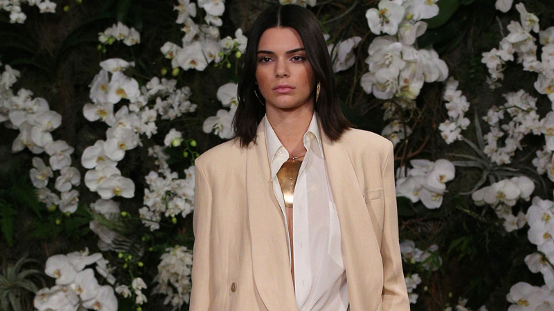 Vuelve al trabajo sí, pero hazlo con estilo con estos 'looks' de Kendall Jenner & Co.