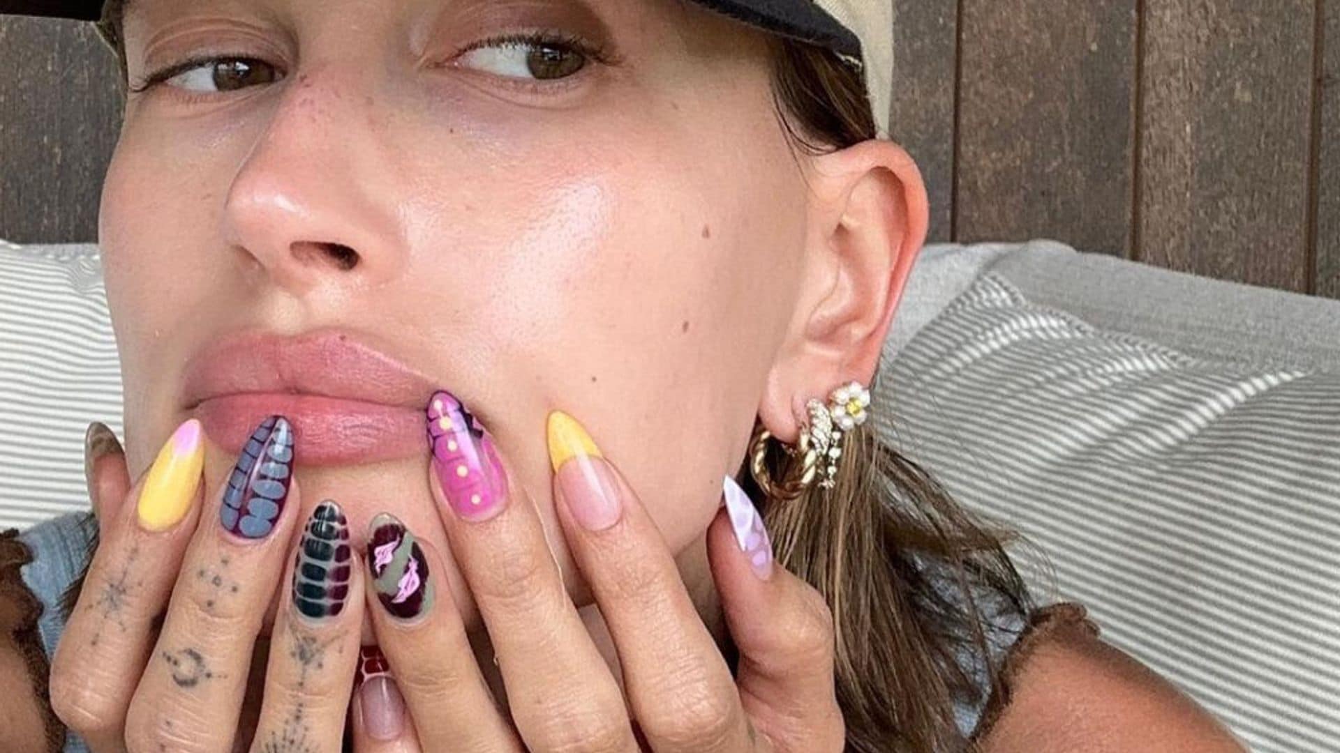 'Mismatched nails': la manicura para indecisas que arrasa este verano