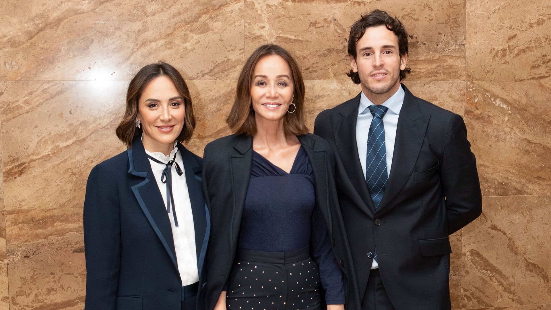 IMÁGENES EXCLUSIVAS: Isabel Preysler celebra junto a Tamara e Íñigo su premio más especial