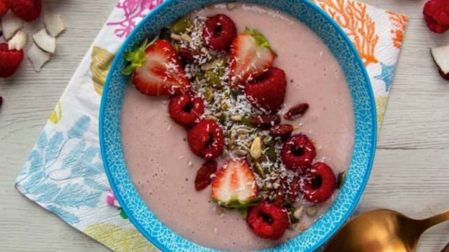 bowl fresas crema arroz