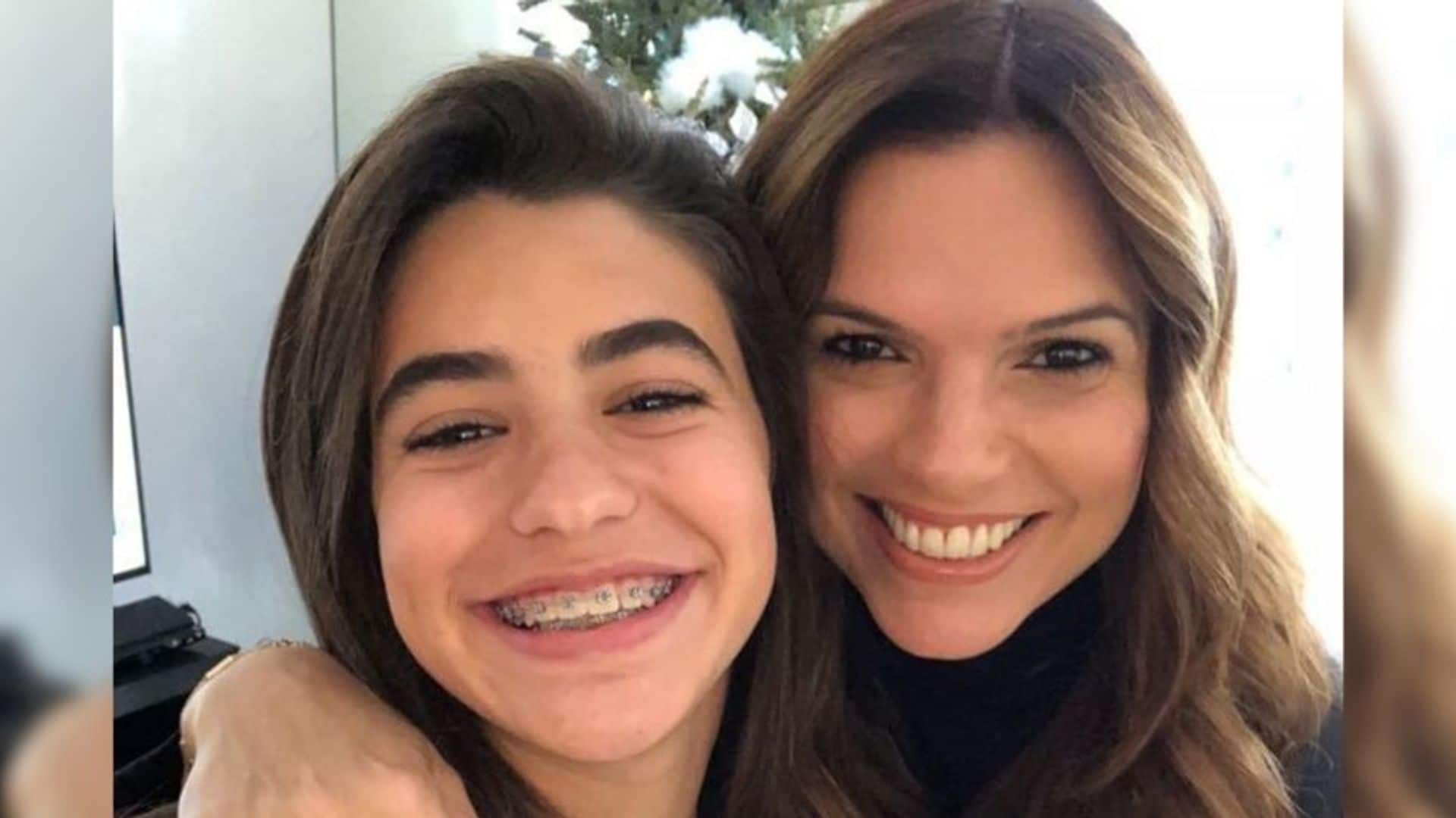 Rashel Díaz presume orgullosa que su hija Daniela está lista para conducir