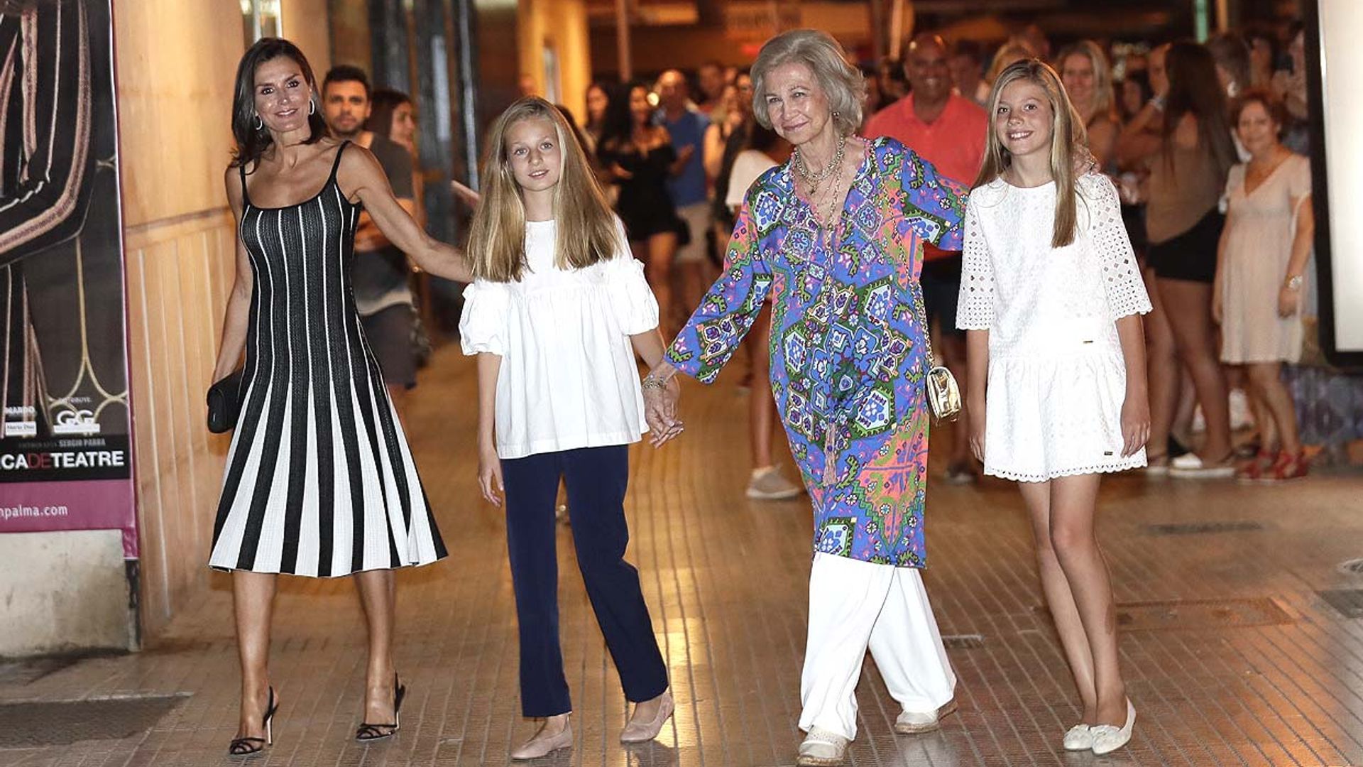 Doña Letizia y sus hijas, nueva escapada cultural con doña Sofía para disfrutar del ballet