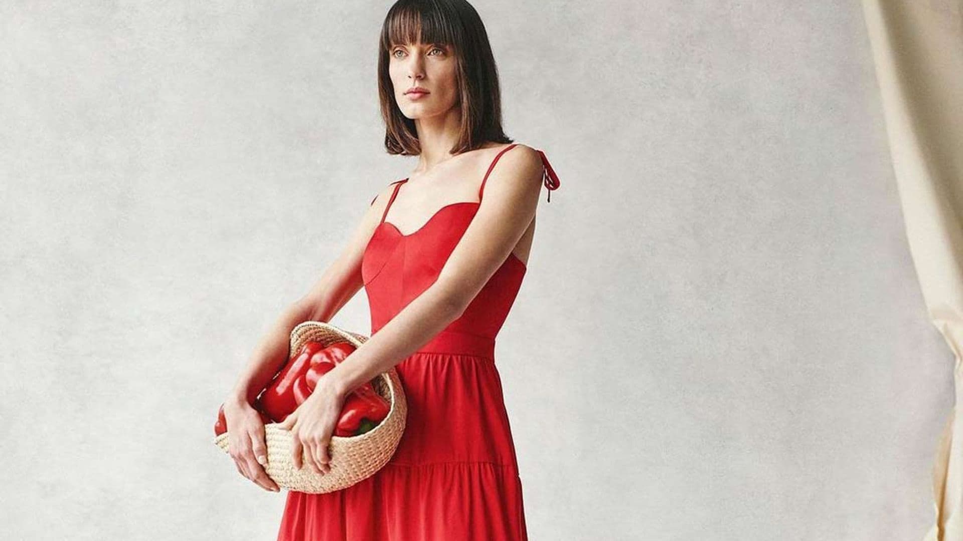 El vestido rojo ideal para una cena romántica lo ha diseñado Tamara Falcó y está de rebajas