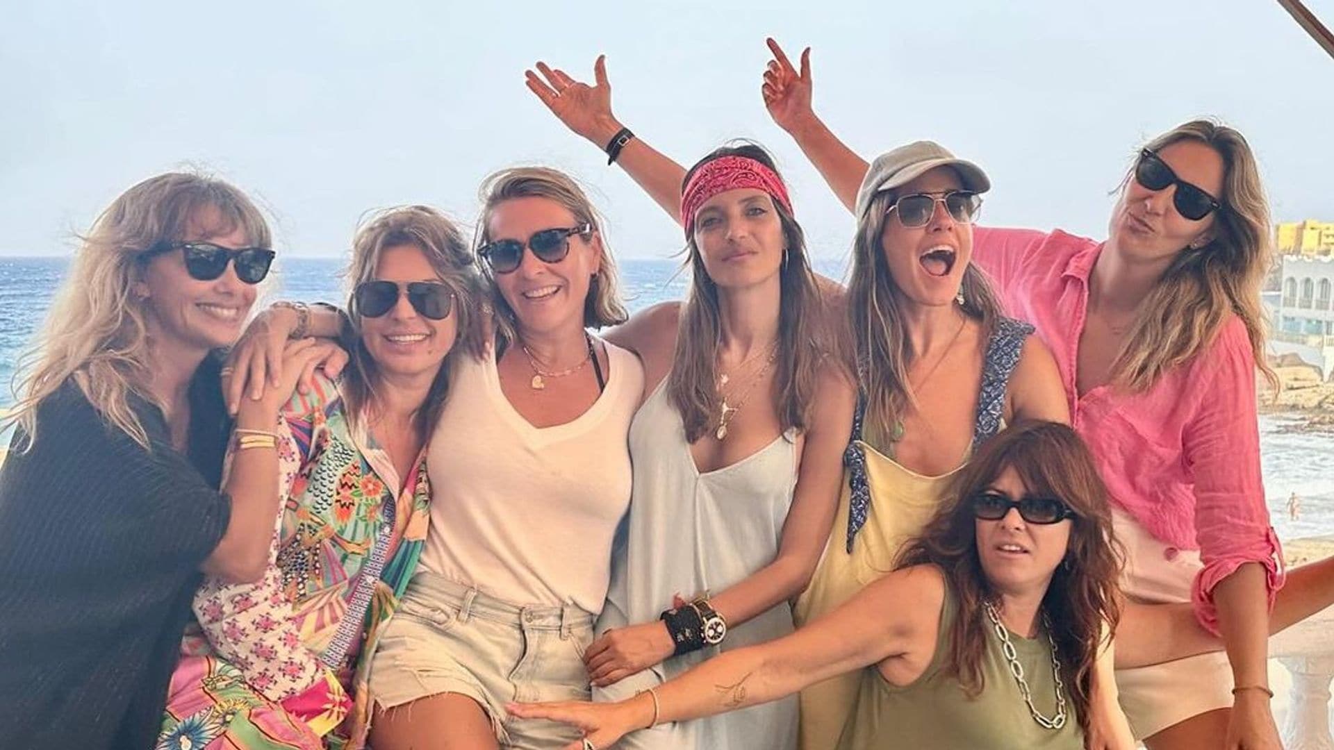 Sara Carbonero de vacaciones con amigas Vanesa Martín, Isabel Jimenez Van Martinez